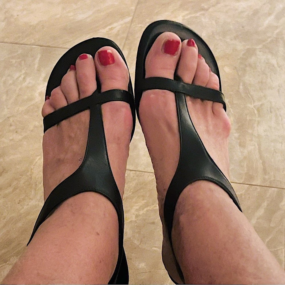 Donald J Pliner Black Kitten Heels Italy Leather Strap Sandals 8.5